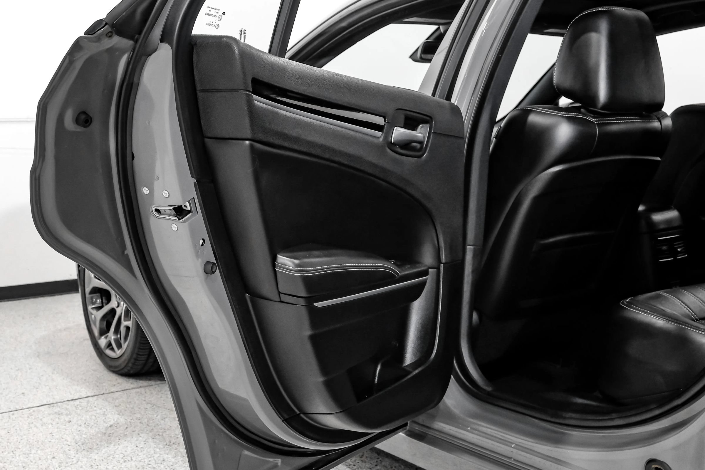 Used 2018 Chrysler 300 S w/ 300S Premium Group RWD image 60