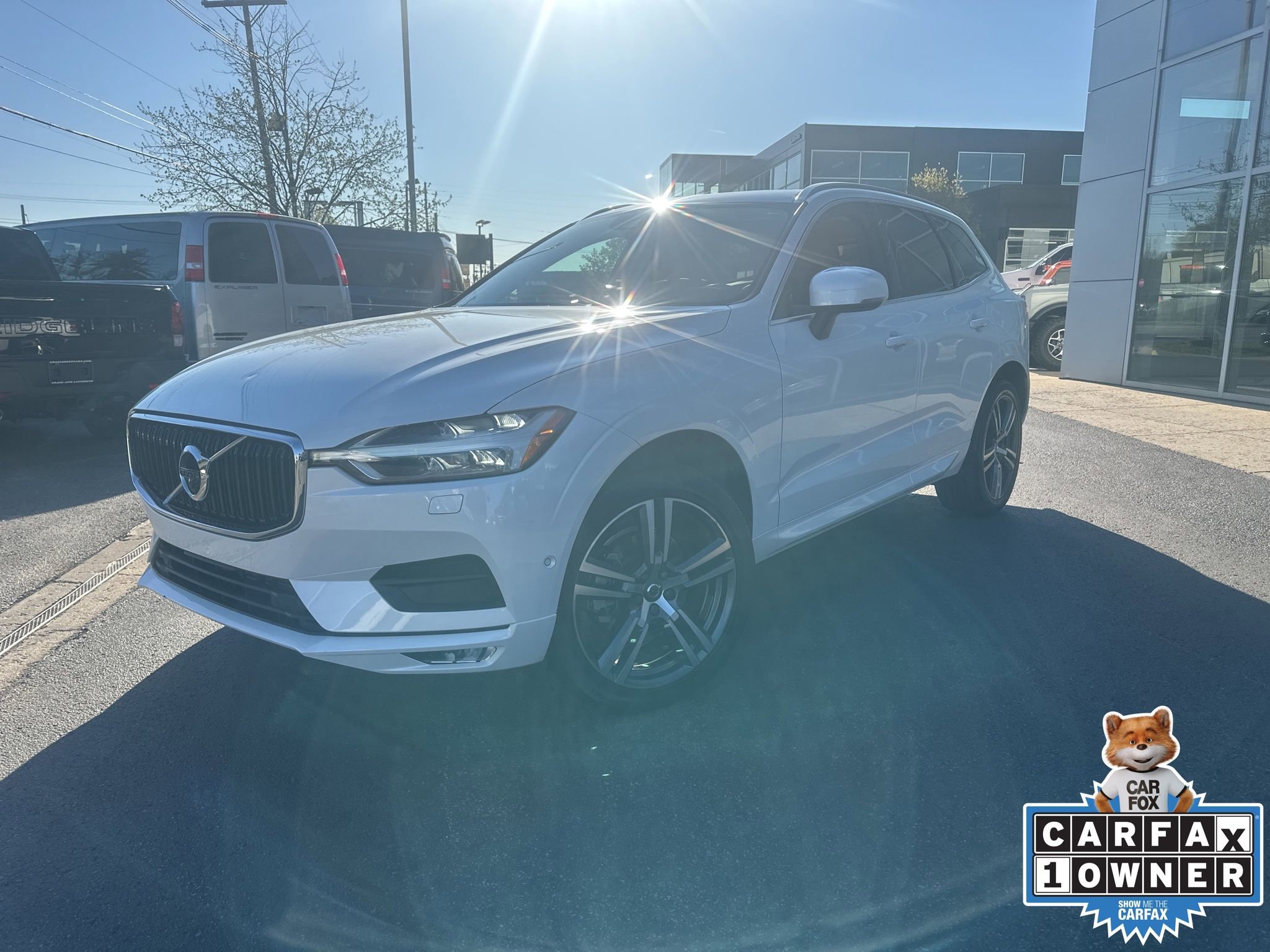 Used 2018 Volvo XC60 T5 Momentum w/ Convenience Package image 1