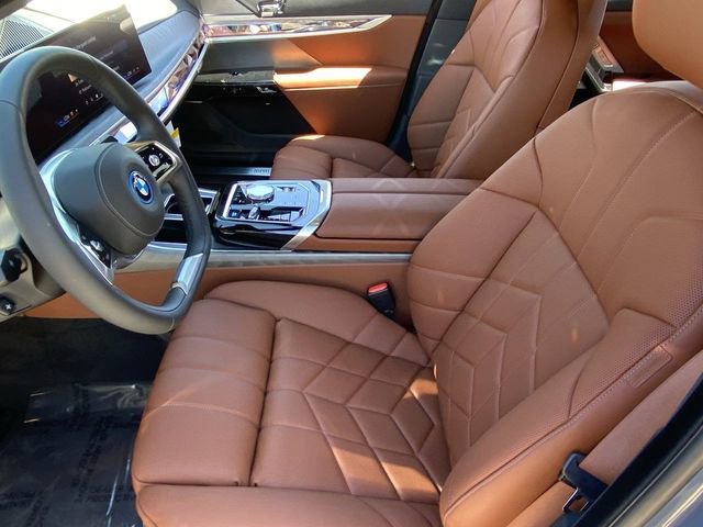 Used 2025 BMW i7 xDrive60 image 18