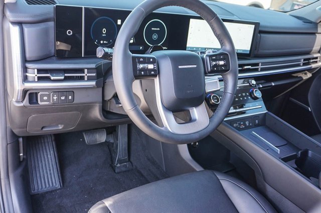 Used 2025 Hyundai Santa Fe Limited image 9