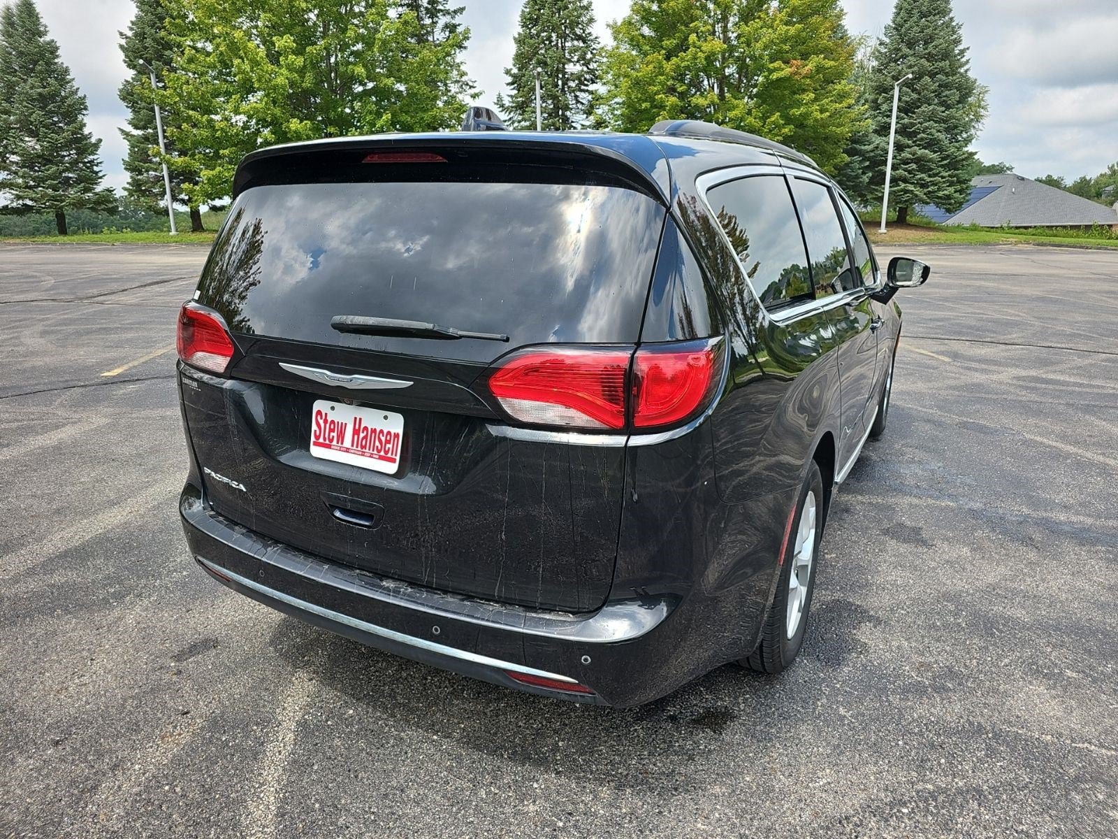 Used 2017 Chrysler Pacifica Touring-L w/ Tire & Wheel Group FWD image 6