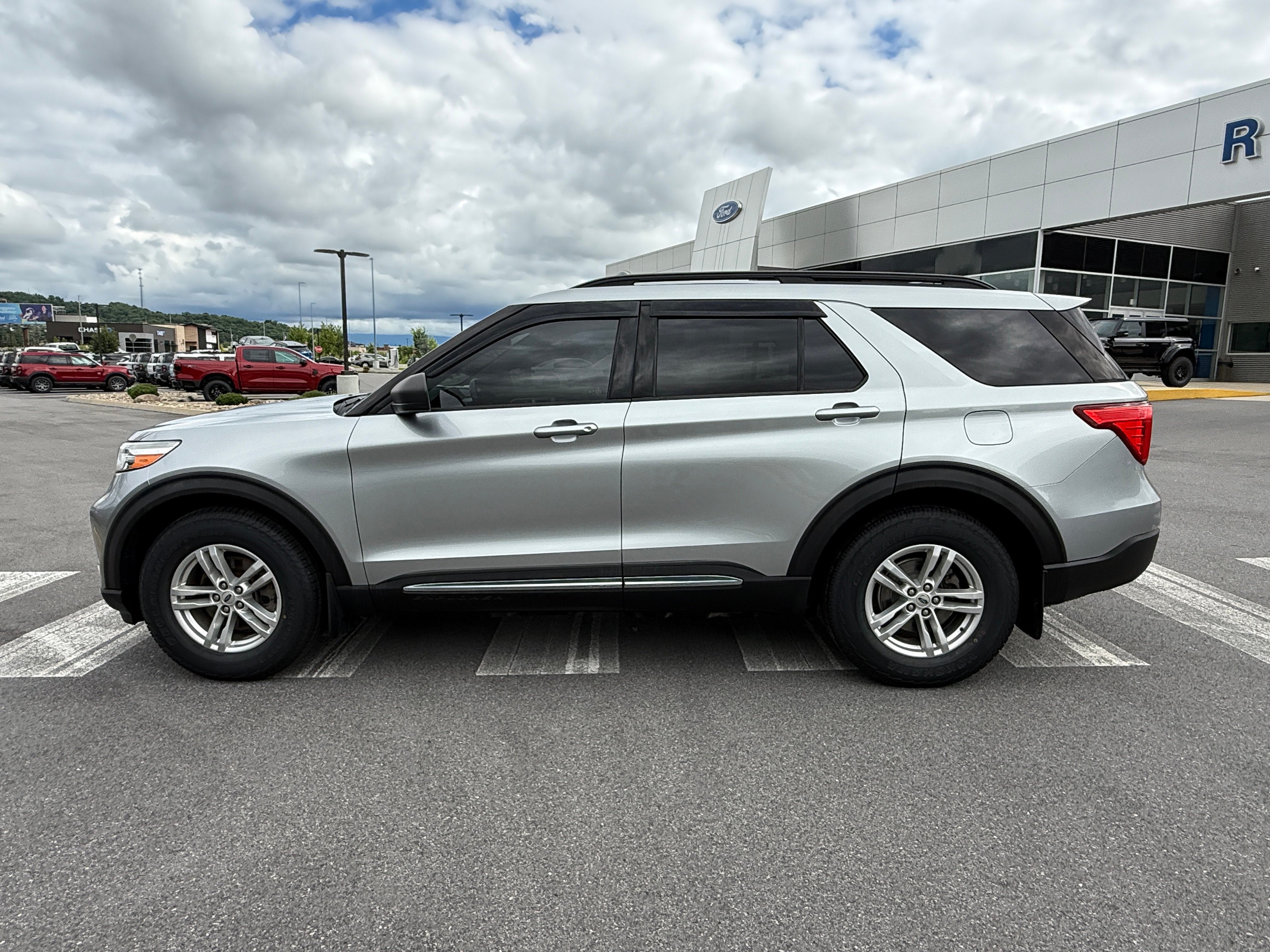 Used 2020 Ford Explorer XLT w/ Class III Trailer Tow Package AWD/4WD image 8