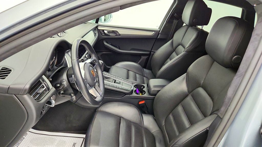 Used 2020 Porsche Macan Turbo AWD/4WD image 21