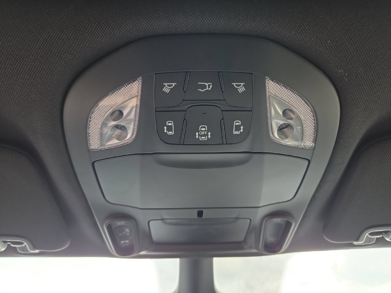 New 2027 Chrysler Pacifica Limited w/ Family Tech Group FWD image 25