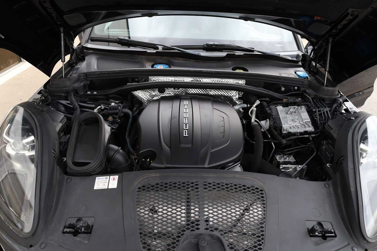 Used 2021 Porsche Macan AWD/4WD image 55