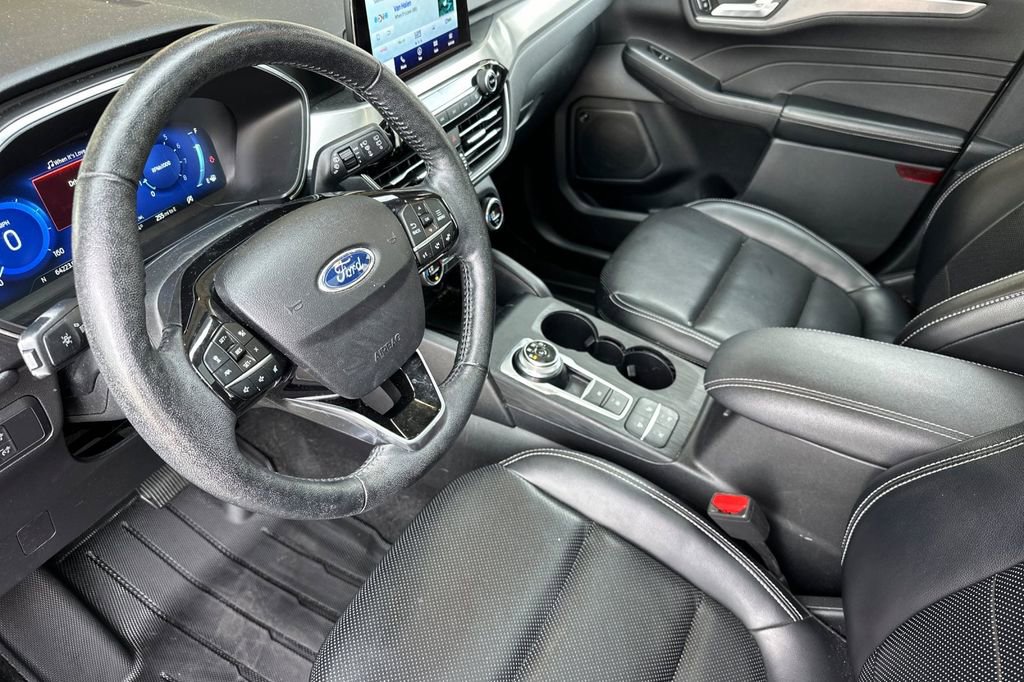 Used 2021 Ford Escape Titanium image 4