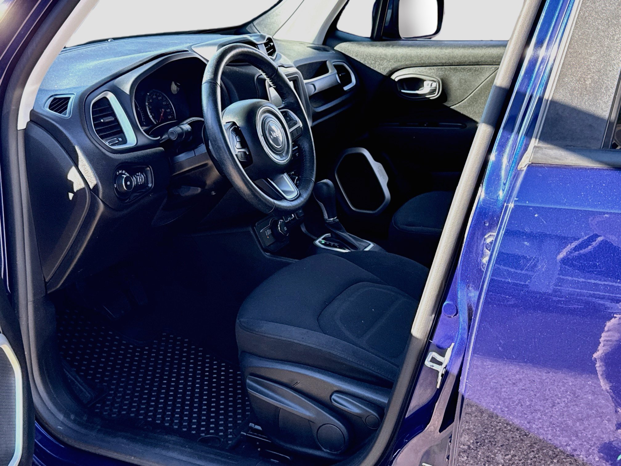 Used 2020 Jeep Renegade Latitude w/ Cold Weather Group AWD/4WD image 11