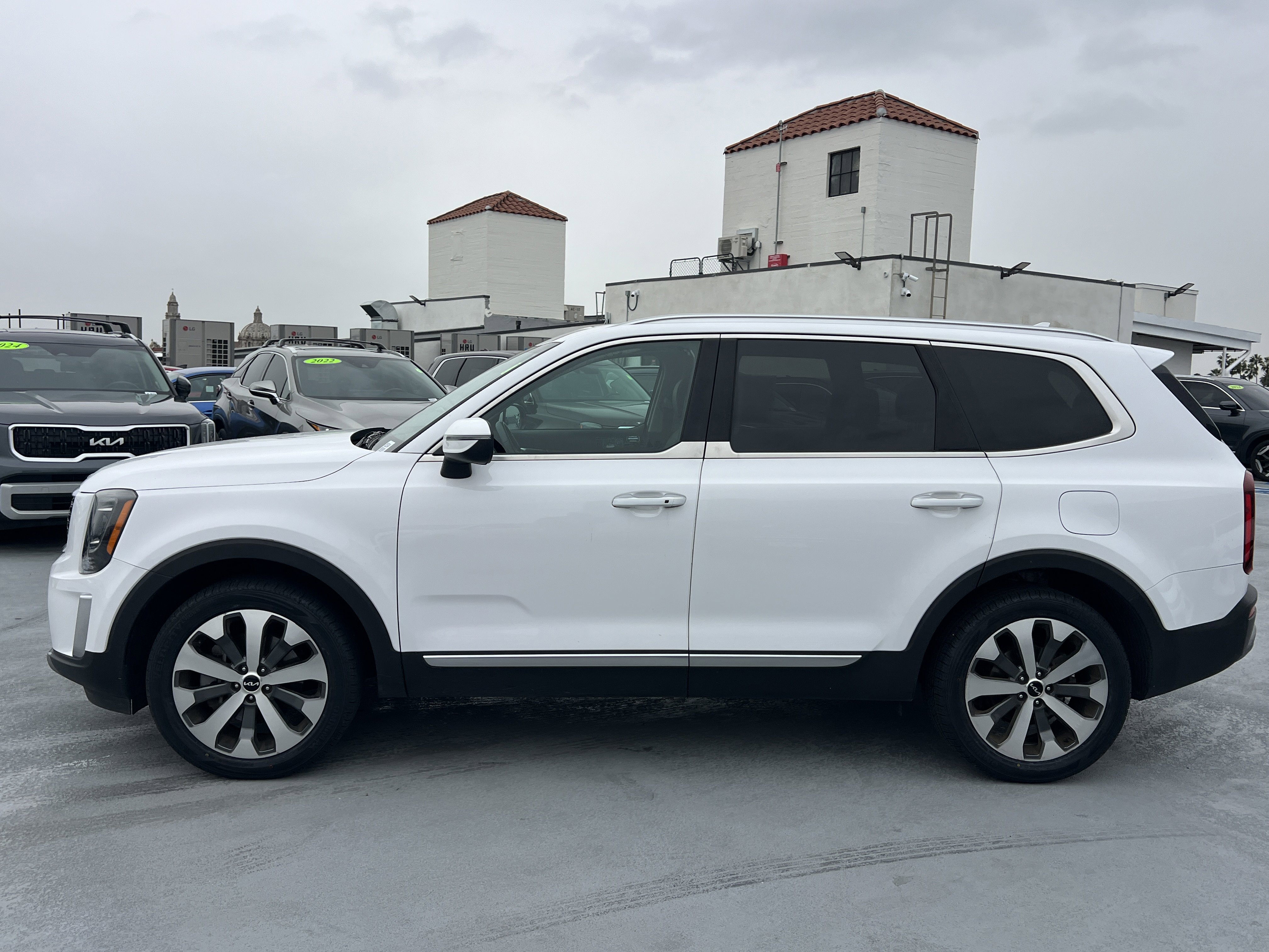 Used 2022 Kia Telluride S image 3