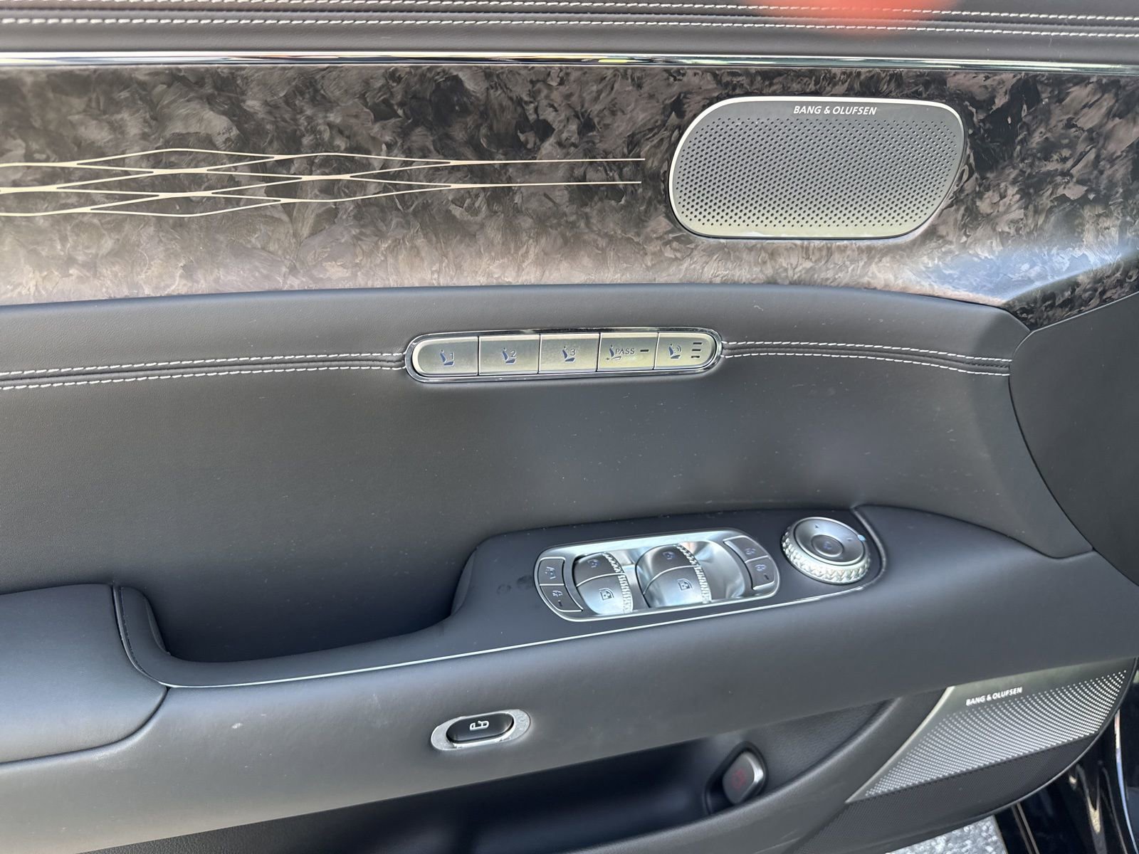 Used 2025 Genesis G90 3.5T image 19