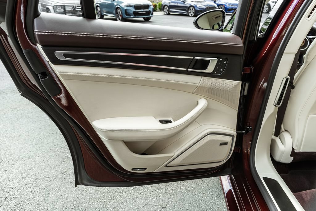 Used 2023 Porsche Panamera 4 Platinum Edition w/ Sportdesign Package AWD/4WD image 32