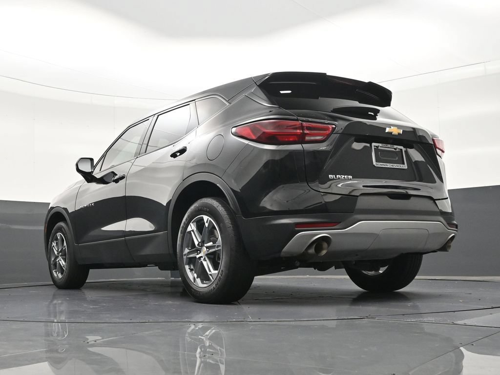 Used 2023 Chevrolet Blazer LT FWD image 26