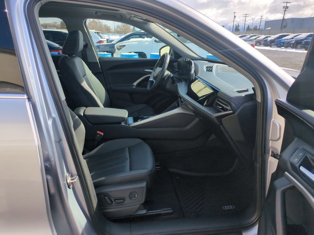 Used 2025 Audi Q5 Premium w/ Convenience Package image 29
