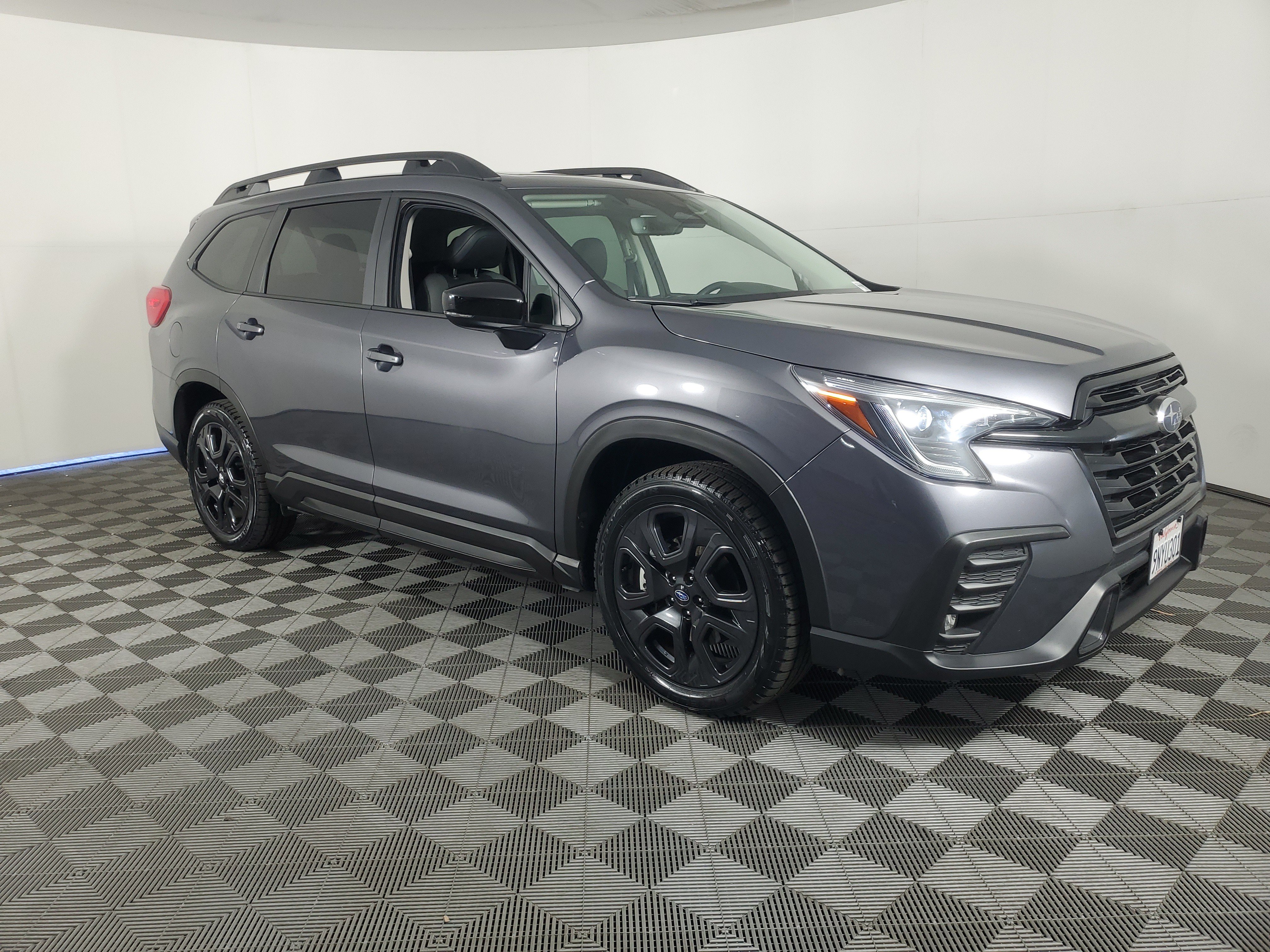 Used 2024 Subaru Ascent Onyx Edition AWD/4WD image 2