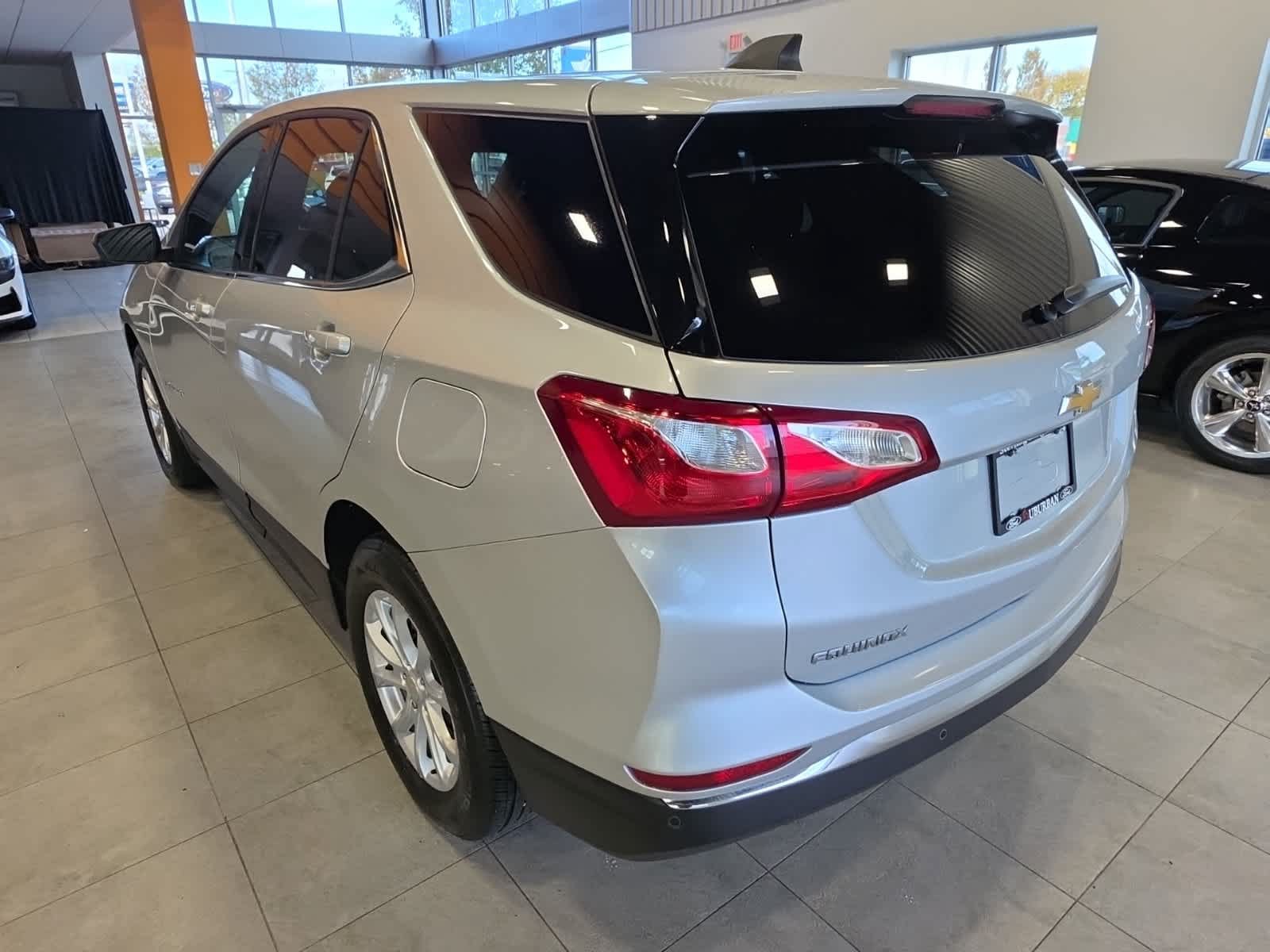 Used 2020 Chevrolet Equinox LT w/ Driver Convenience Package FWD image 11
