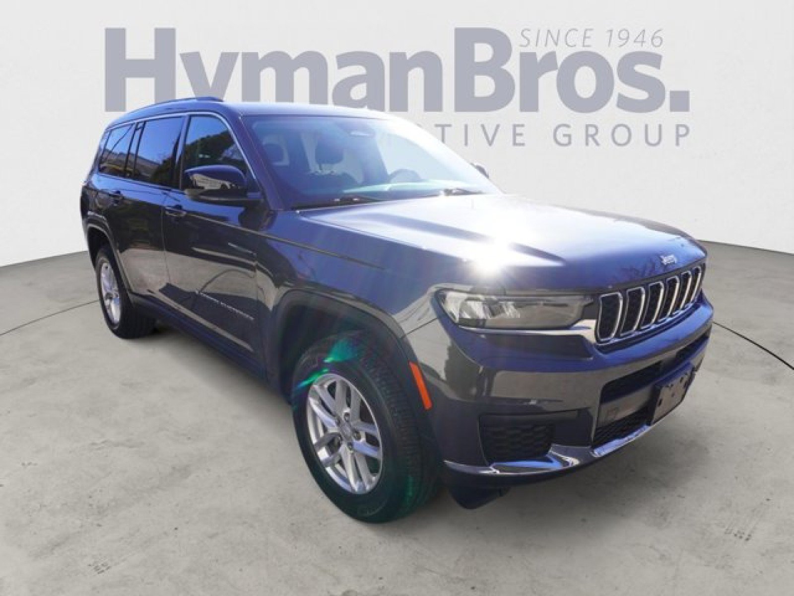 Used 2022 Jeep Grand Cherokee L Laredo w/ Luxury Tech Group I AWD/4WD image 3