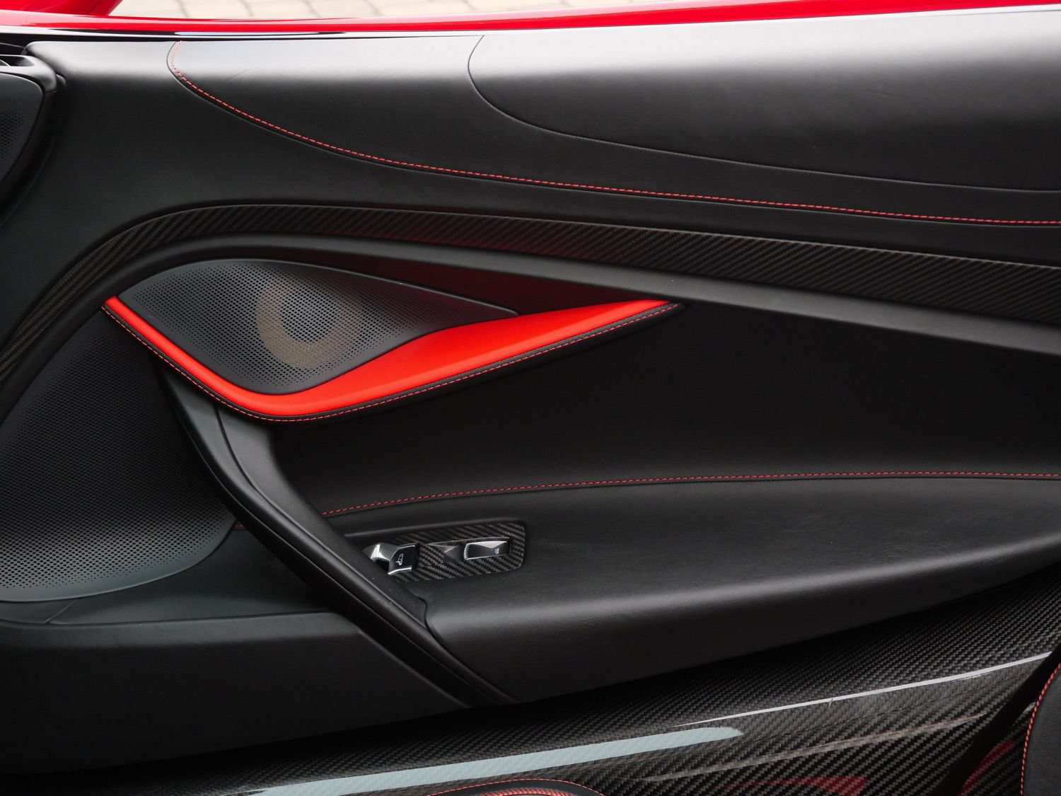 Used 2020 McLaren 720S Performance RWD image 27