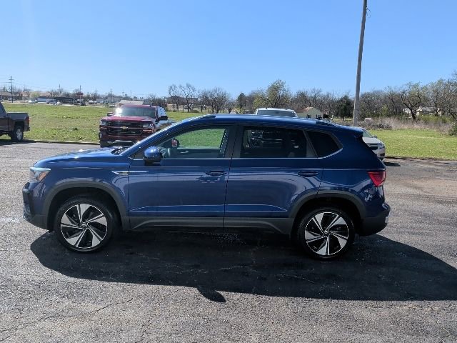 Used 2023 Volkswagen Taos SE image 2