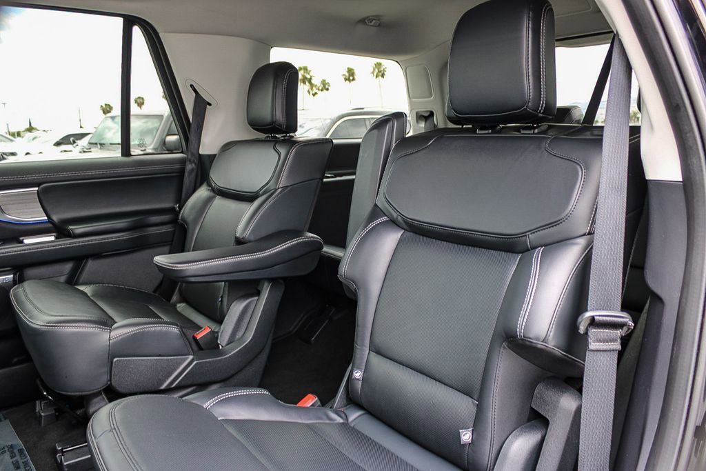 Used 2025 Ford Expedition Platinum AWD/4WD image 19