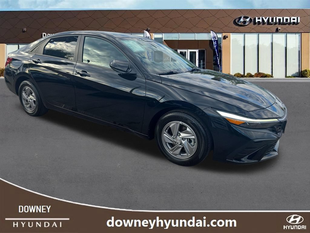 Used 2024 Hyundai Elantra SE FWD image 7