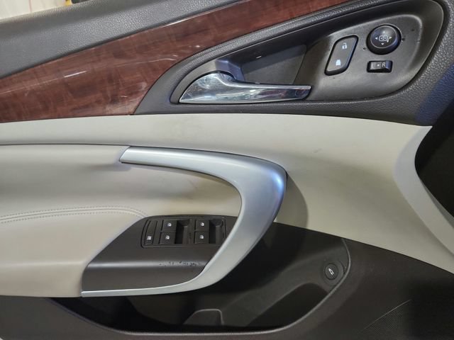 Used 2016 Buick Regal Premium w/ Driver Confidence Package #2 FWD image 18