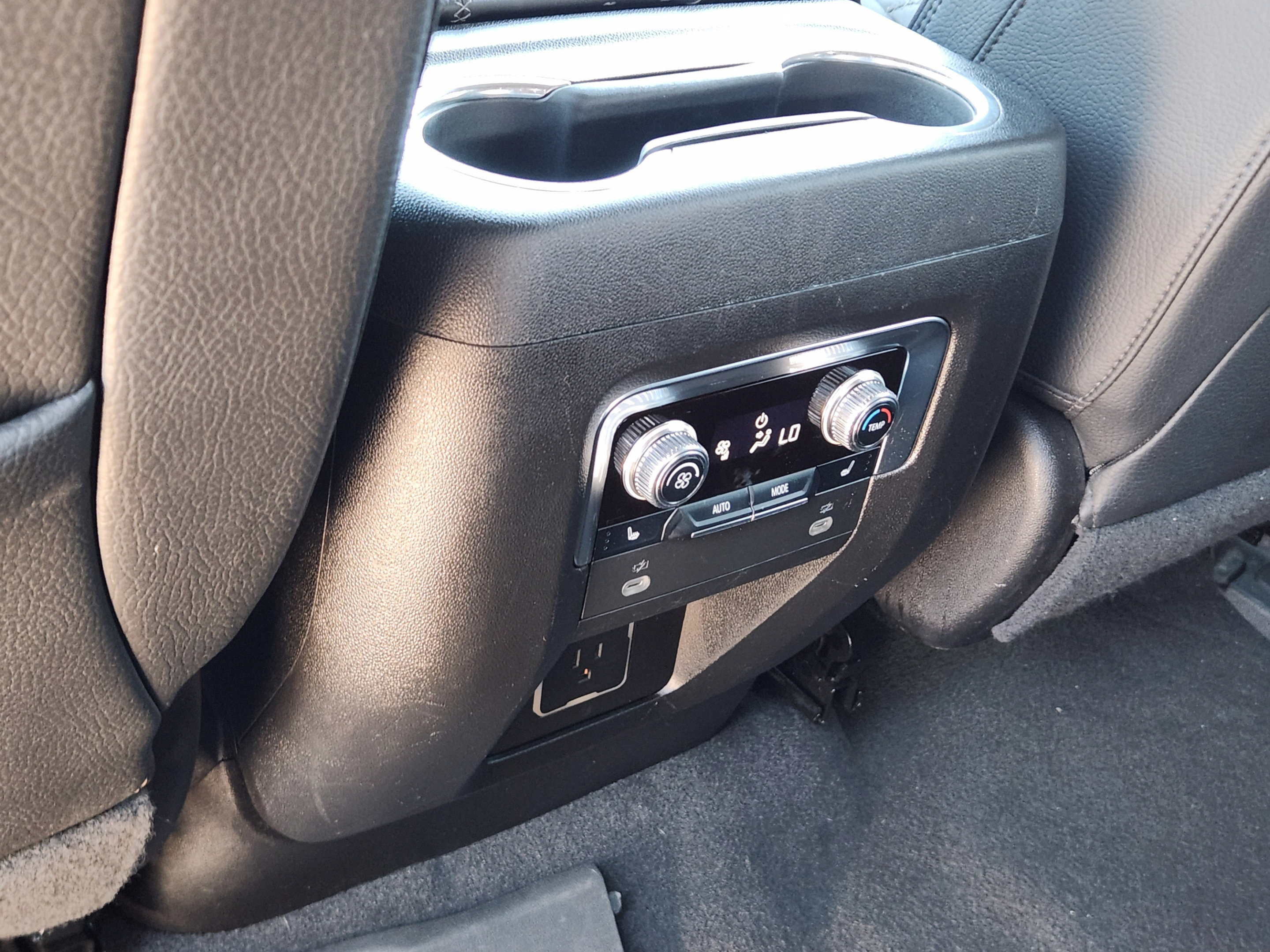 Used 2023 GMC Yukon Denali w/ LPO, Floor Liner Package AWD/4WD image 24