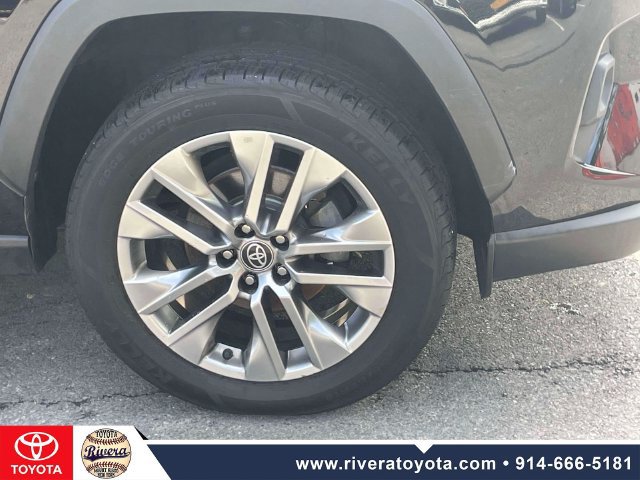 Used 2022 Toyota RAV4 XLE Premium AWD/4WD image 10