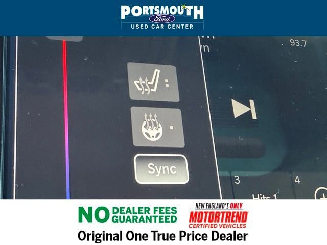 Used 2024 Chrysler Pacifica Touring-L image 12