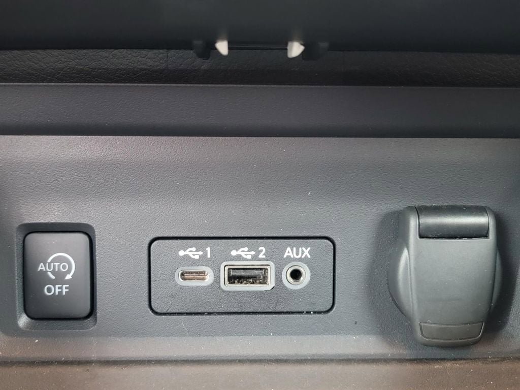 Used 2024 Nissan Sentra SR w/ SR Premium Package FWD image 25