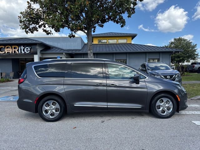 Used 2018 Chrysler Pacifica Touring-L FWD image 8