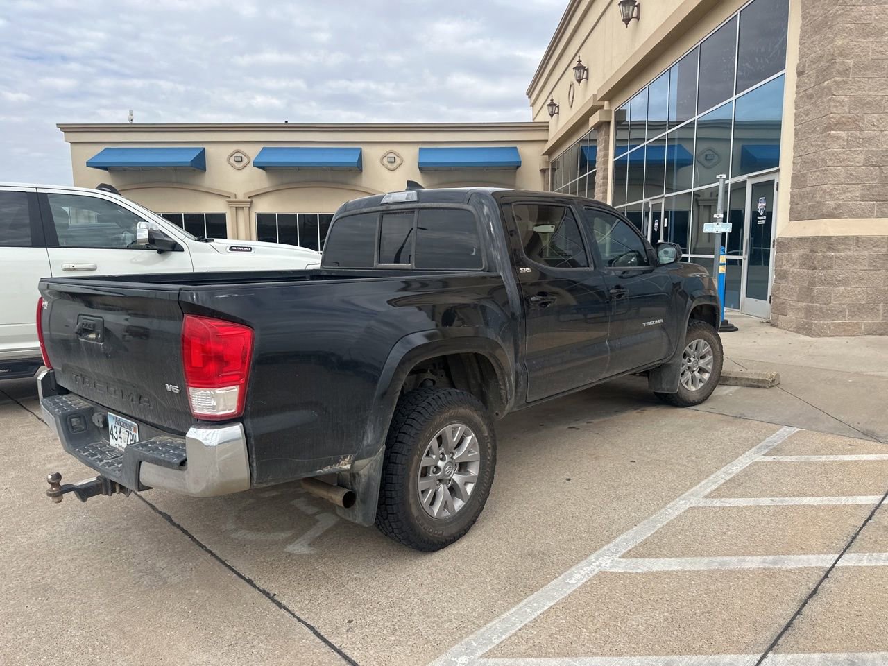 Used 2017 Toyota Tacoma SR5 image 7