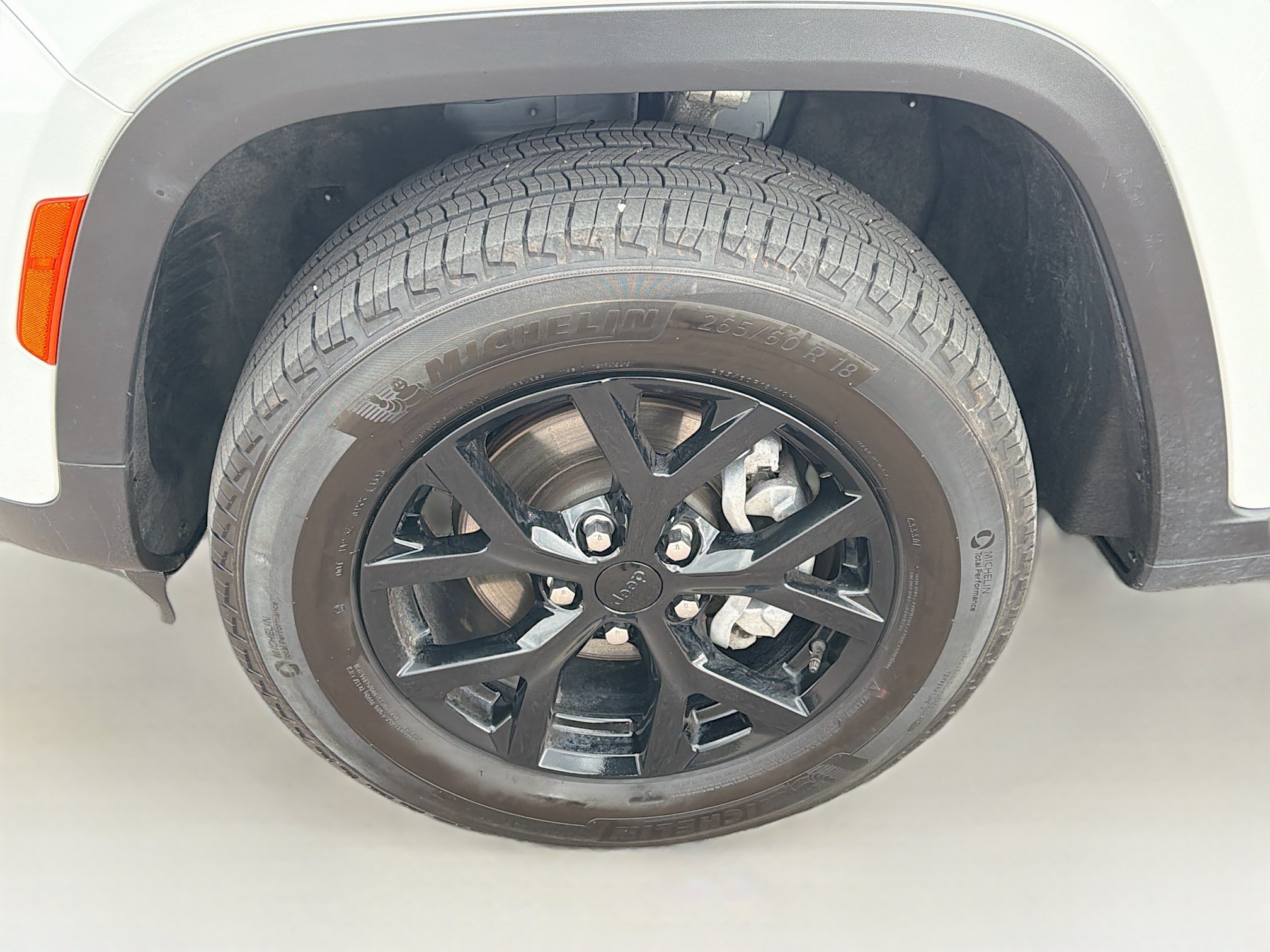 Used 2024 Jeep Grand Cherokee Altitude AWD/4WD image 11