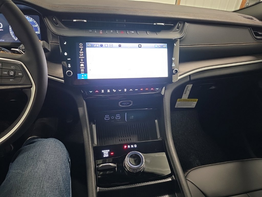 New 2026 Jeep Grand Cherokee Limited AWD/4WD image 18