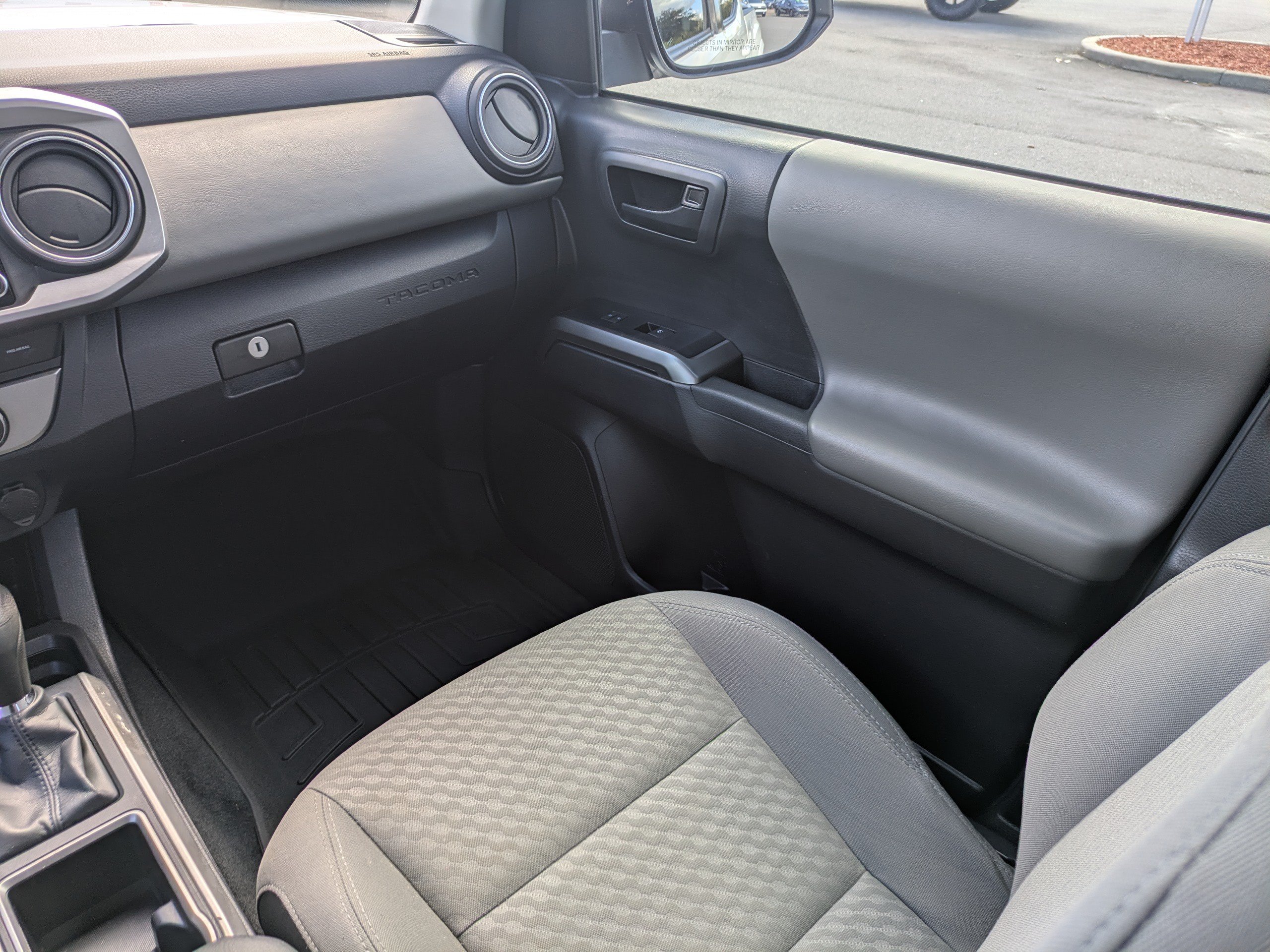 Used 2022 Toyota Tacoma SR5 RWD image 18