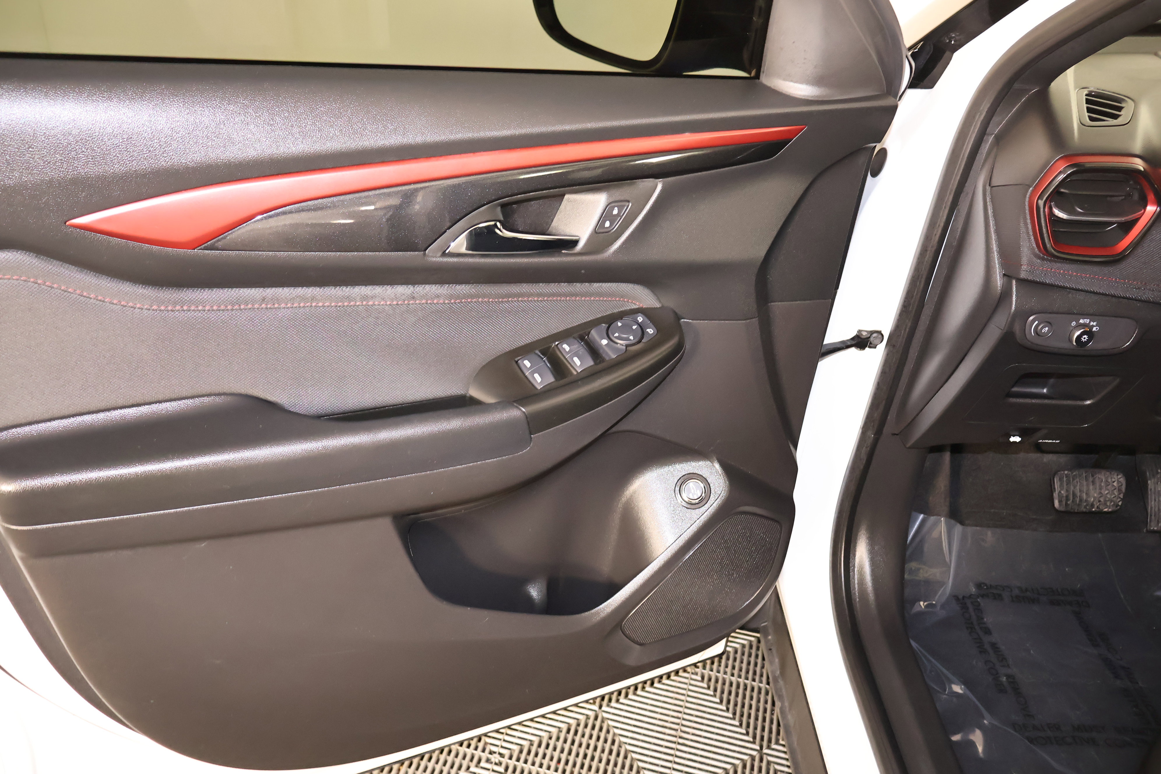 Used 2025 Chevrolet TrailBlazer RS w/ Convenience Package image 35