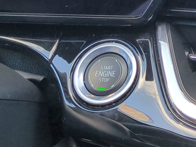 Used 2025 Chevrolet Trax RS w/ Driver Confidence Package FWD image 32