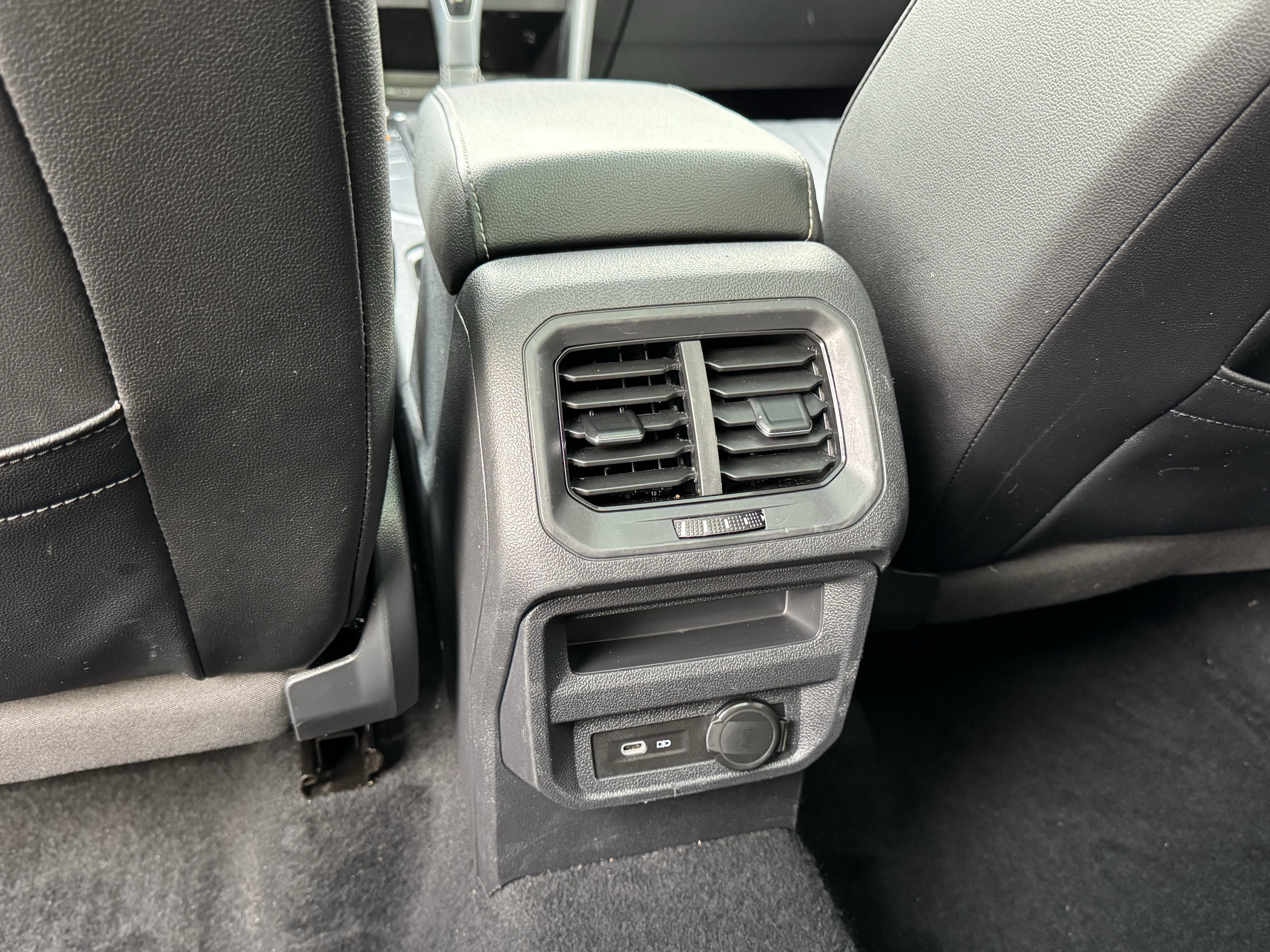 Used 2023 Volkswagen Tiguan SE R-Line image 30