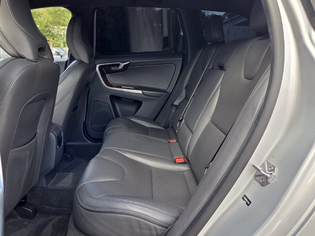 Used 2015 Volvo XC60 T5 Platinum w/ Inscription Package FWD image 8