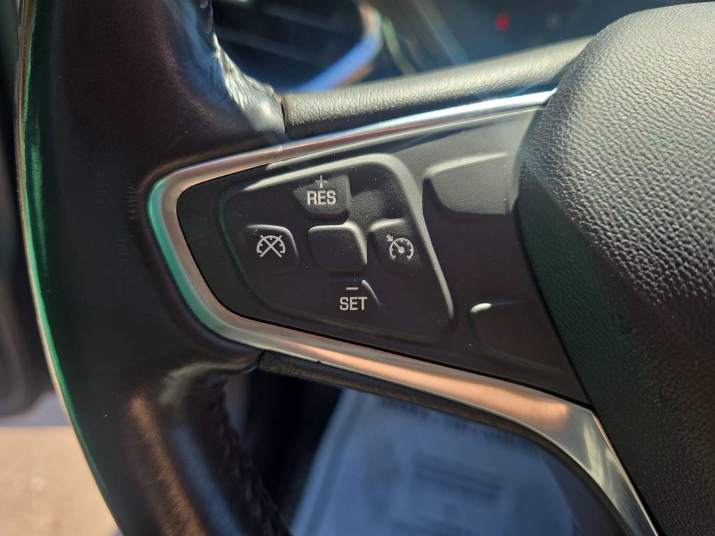 Used 2018 Chevrolet Equinox LT image 17