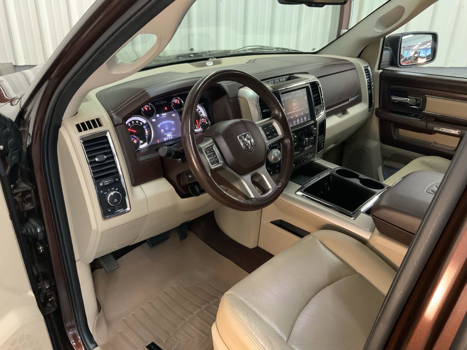 Used 2015 RAM 1500 Laramie w/ Convenience Group AWD/4WD image 4