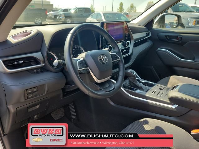 Used 2024 Toyota Highlander LE AWD/4WD image 19