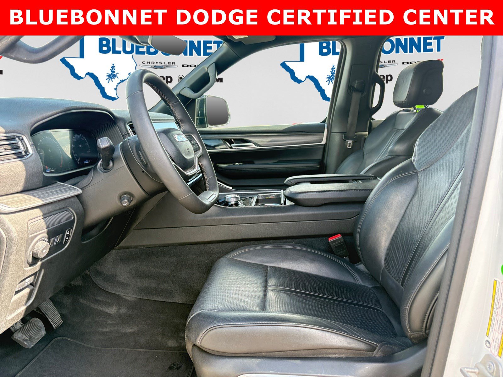 Used 2024 Jeep Wagoneer Series II w/ Flexible Seating Group RWD image 11