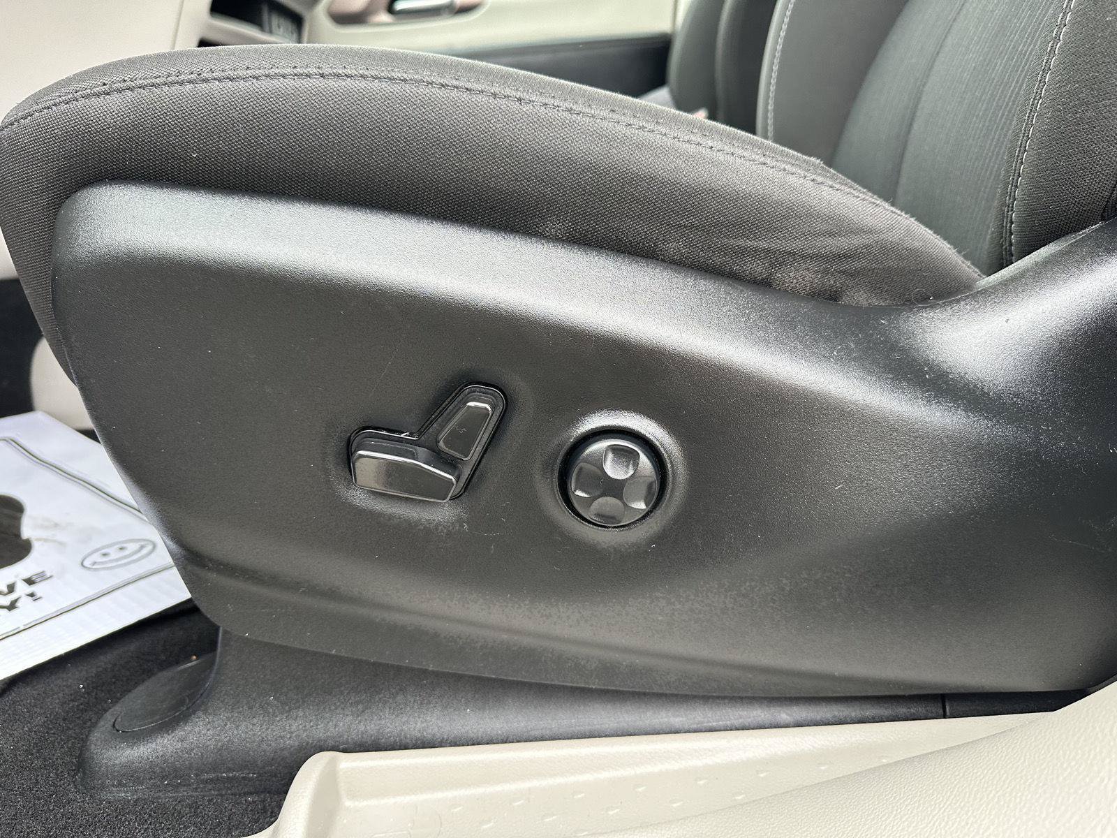 Used 2023 Chrysler Voyager LX FWD image 19