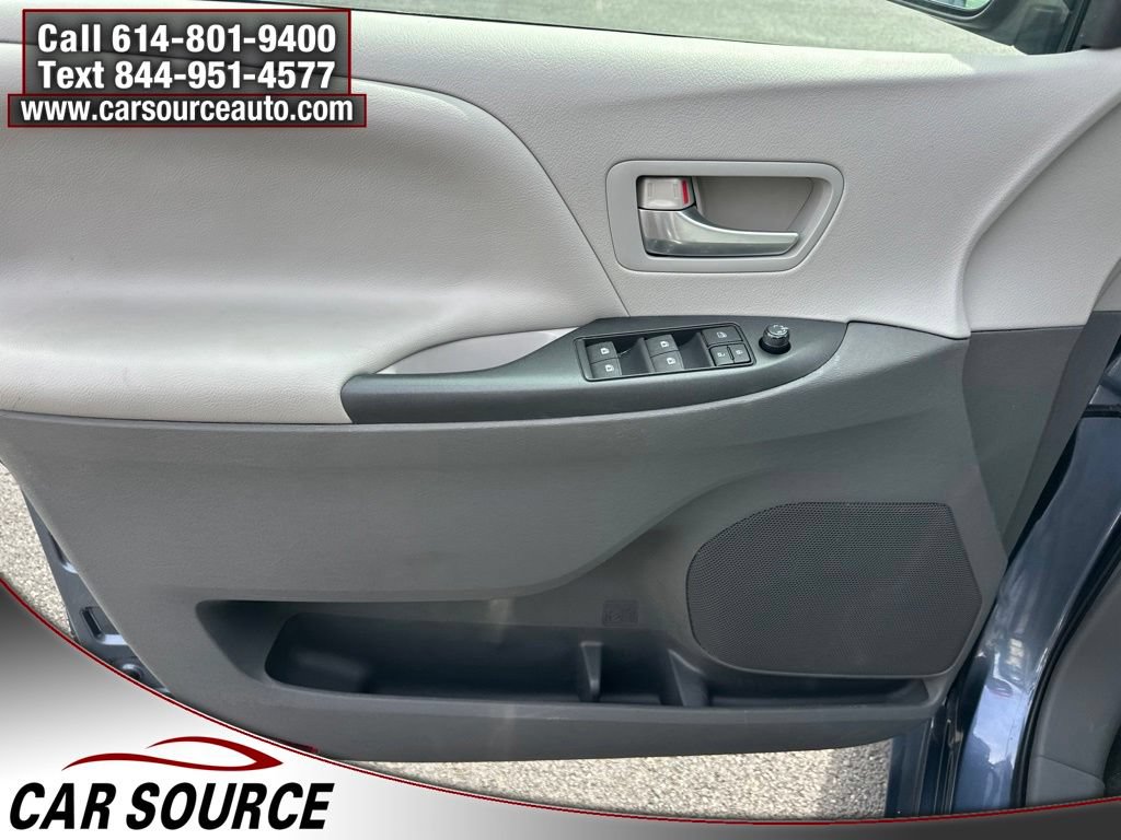 Used 2015 Toyota Sienna LE AWD/4WD image 14