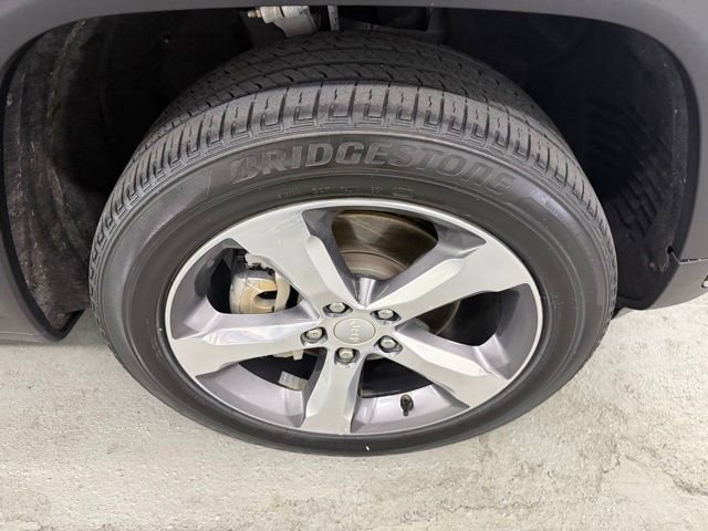 Used 2021 Jeep Grand Cherokee L Limited AWD/4WD image 4