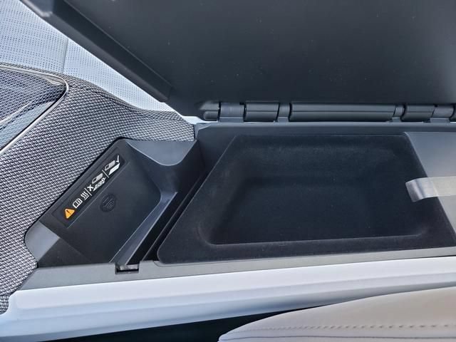 New 2027 Cadillac Optiq Premium Luxury w/ LPO, Floor Liner Package AWD/4WD image 19