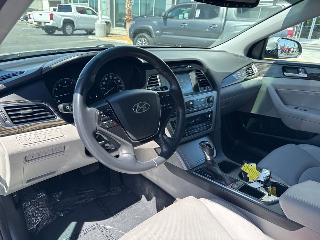 Used 2017 Hyundai Sonata Limited w/ Cargo Package FWD image 13