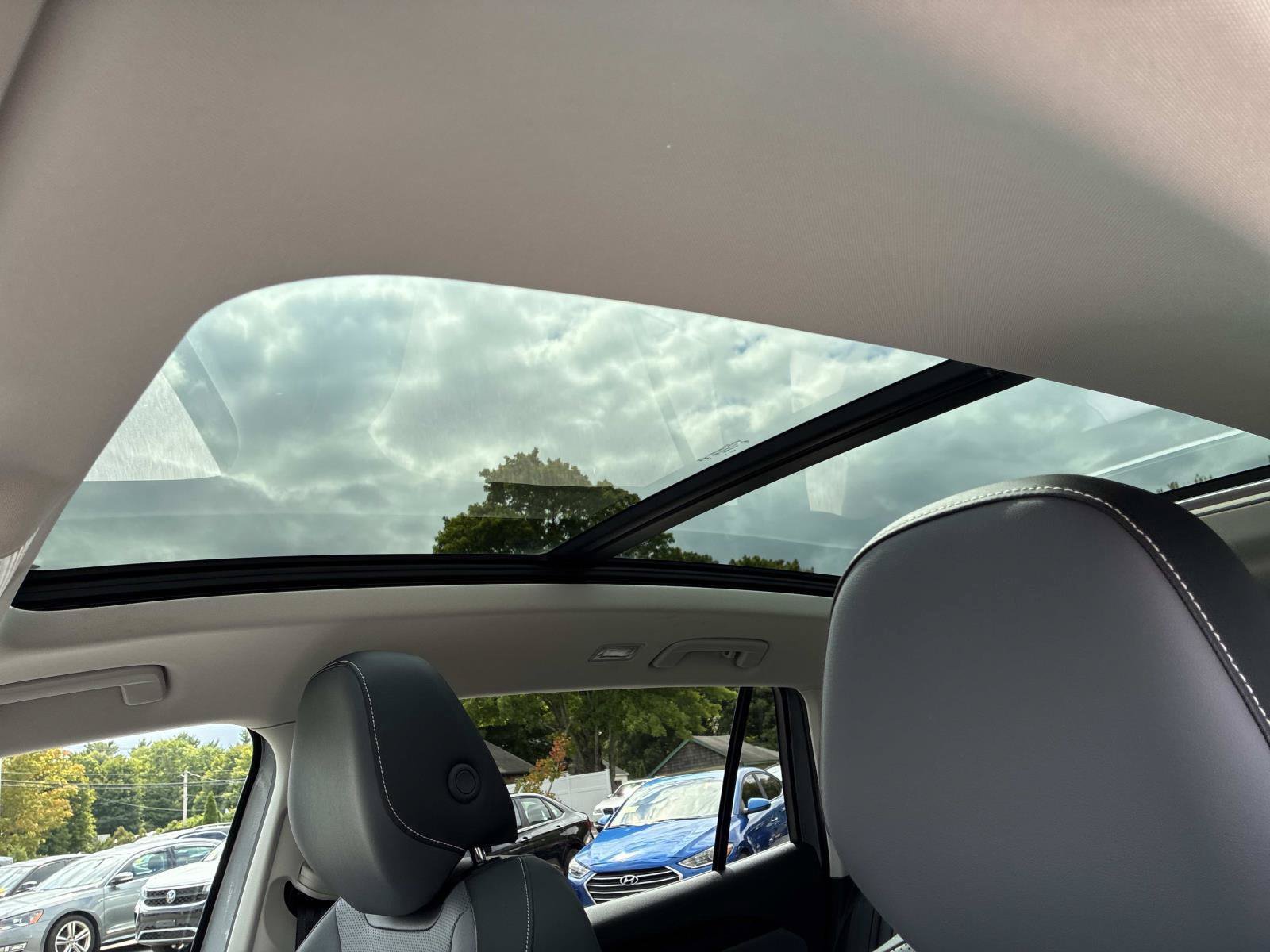 Certified 2026 Volkswagen Tiguan SE w/ Panoramic Sunroof Package AWD/4WD image 25