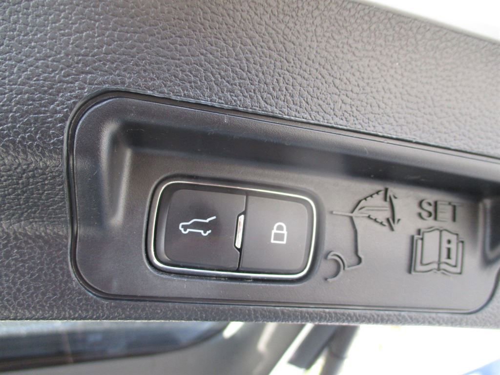 Used 2020 Ford Explorer XLT w/ Equipment Group 202A image 11