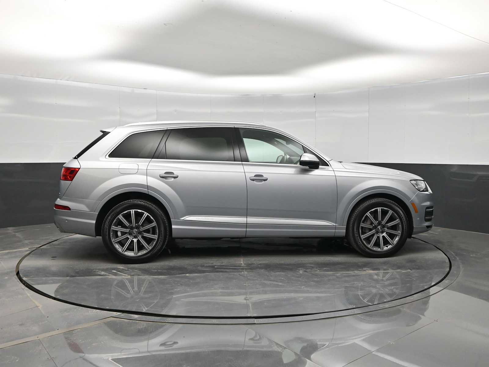 Used 2019 Audi Q7 3.0T Premium Plus w/ Premium Plus Package AWD/4WD image 9