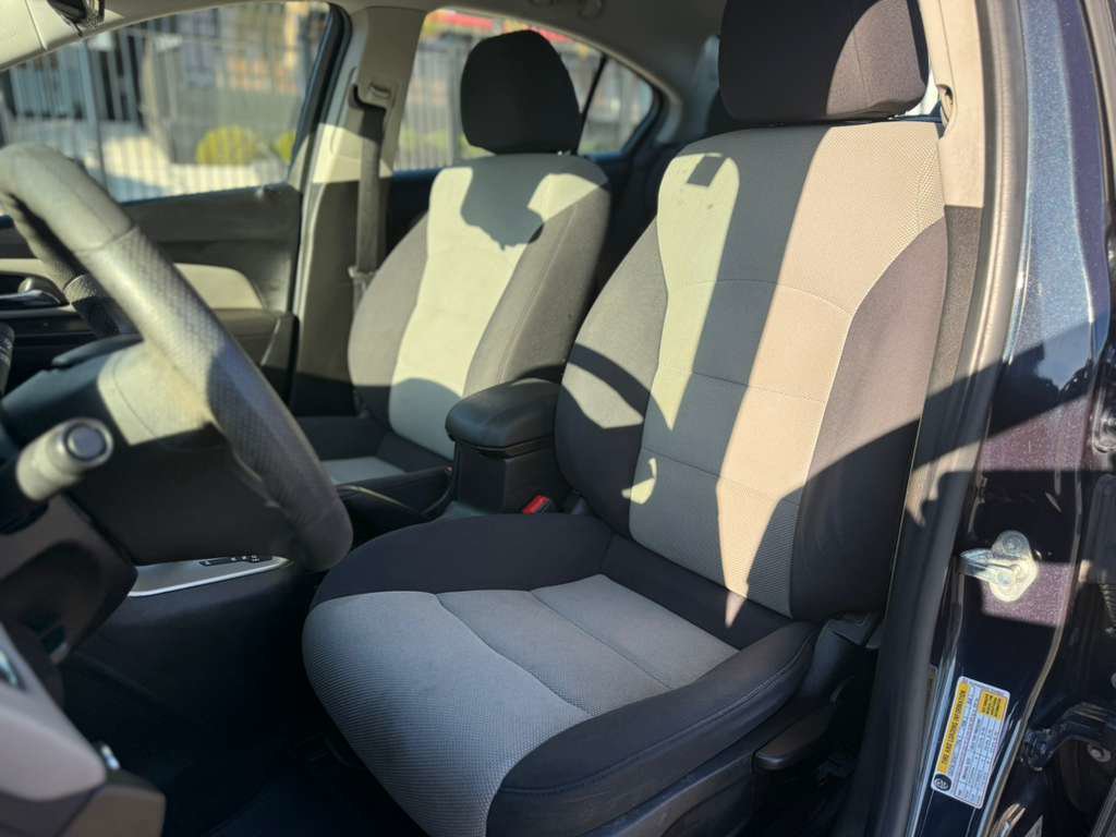 Used 2014 Chevrolet Cruze LS image 18